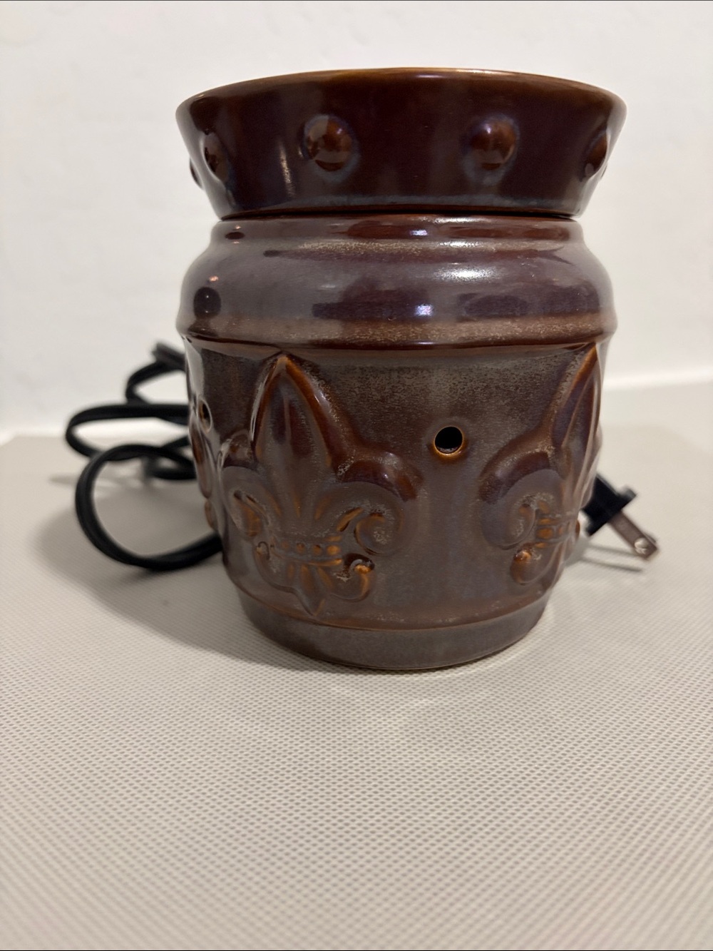 Scentsy Brown Ceramic Electric Wax Warmer with Fleur-de-Lis Motif